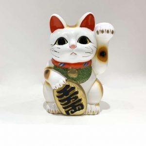 Japanese cat with raising left hand side (การยกขาหน้าซ้าย หมายถึง “การเรียกลูกค้า”) (1)